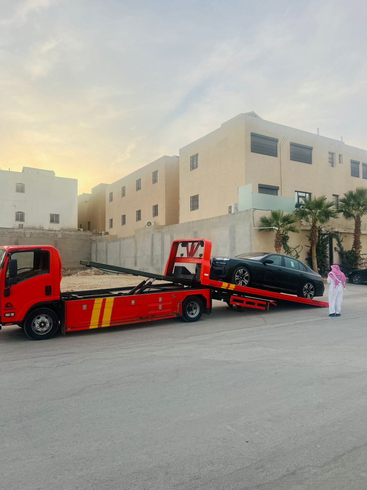 سطحة الخبر تنقل BMW الفئة السابعة سوداء VIP