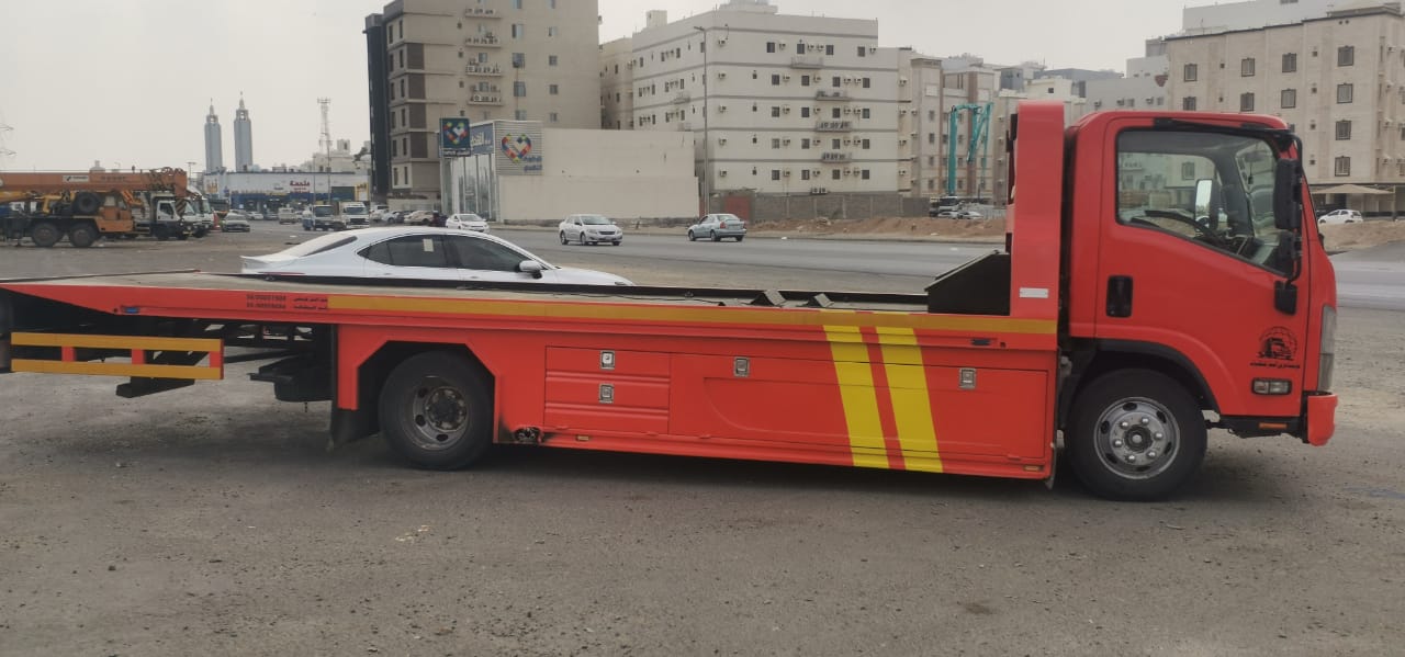 سطحة هيدروليك تنقل رولز رويس غوست زرقاء في الدمام